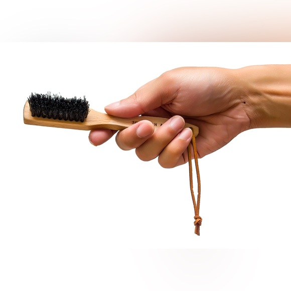 Small Stain Remover for Scrubbing Stains from Furniture, Fabric, Leather - Picture 6 of 9